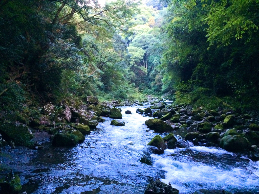 天岩戸神社脇の川