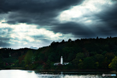 湖畔の灯台