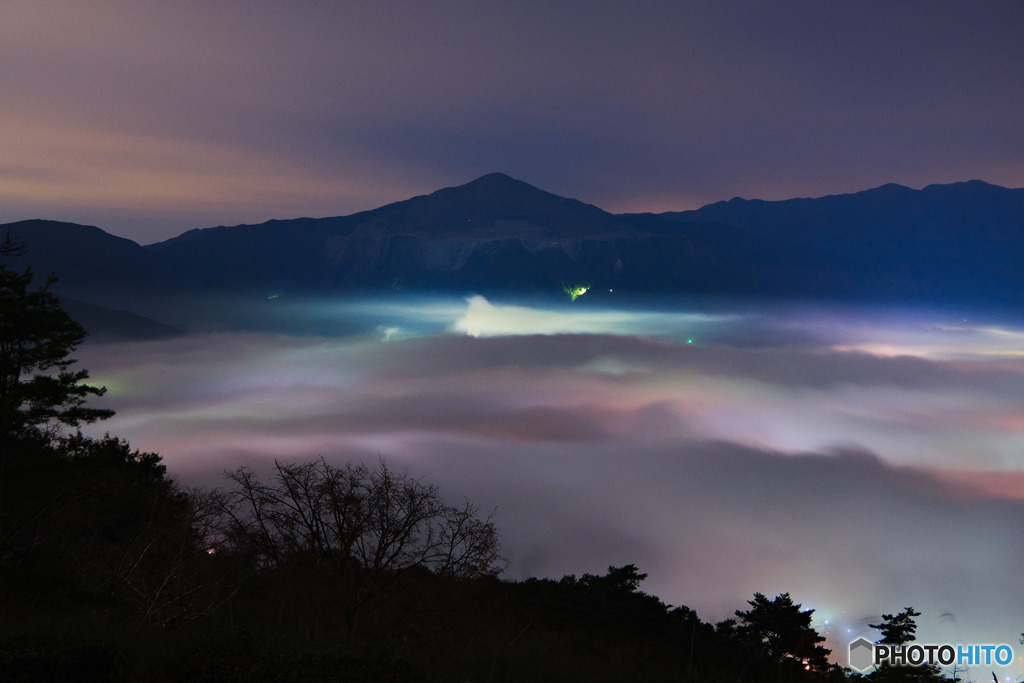 秩父雲海夜景（出過ぎ）