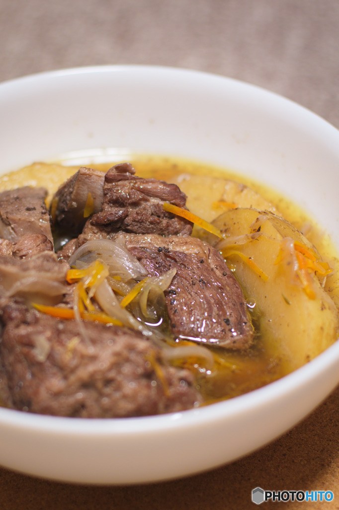 スペアリブの赤ワイン煮込み