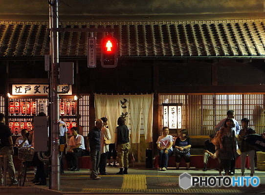 夜景　泥鰌を待つ人々