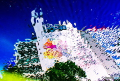 水面に揺らぐ