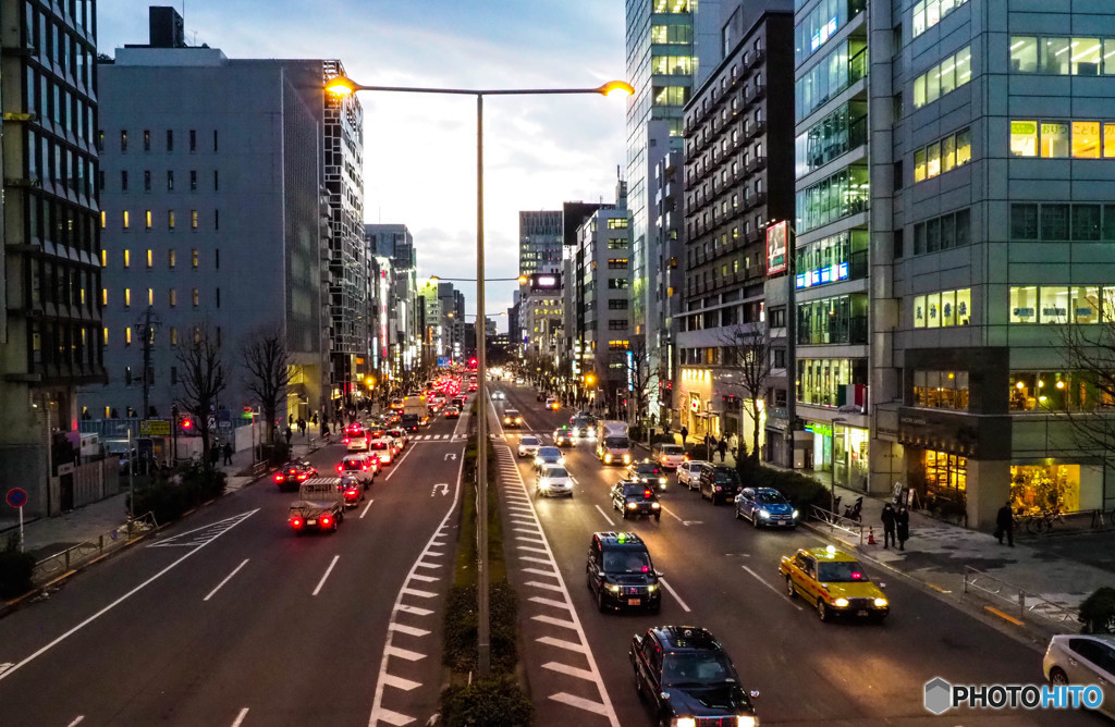 夕暮れの青山通り