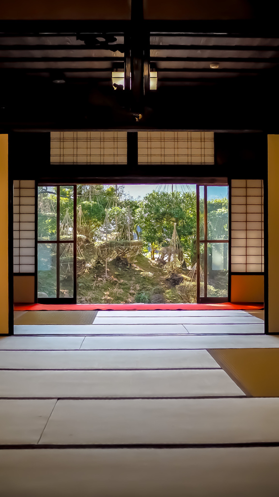 静寂の間から望む柴田氏庭園