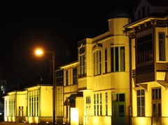 灯りに染まる古い街角②