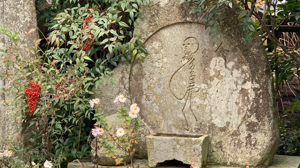 静けさを見守る人影