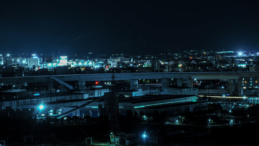 静寂が照らす港街