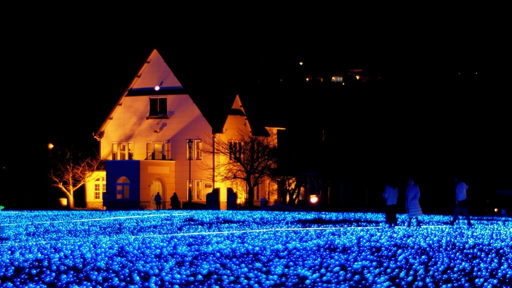 碧の海に浮かぶ館