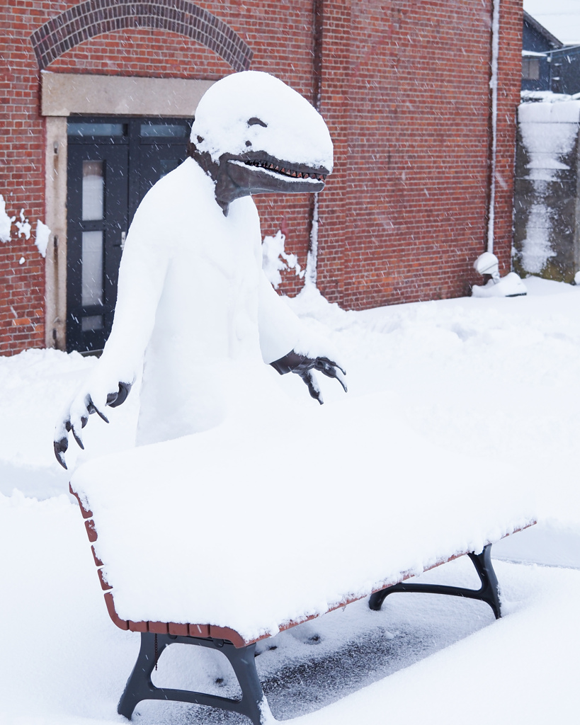 雪面（せつめん）マスクの恐竜博士