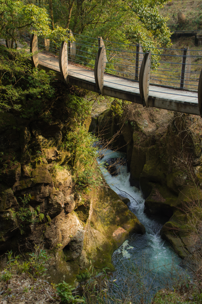 滝と吊り橋