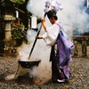 湯立神事（２）湯鉾によるお祓い