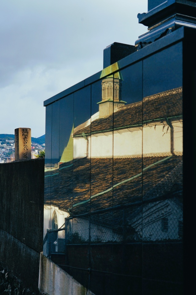 墓壁はディープブルー 