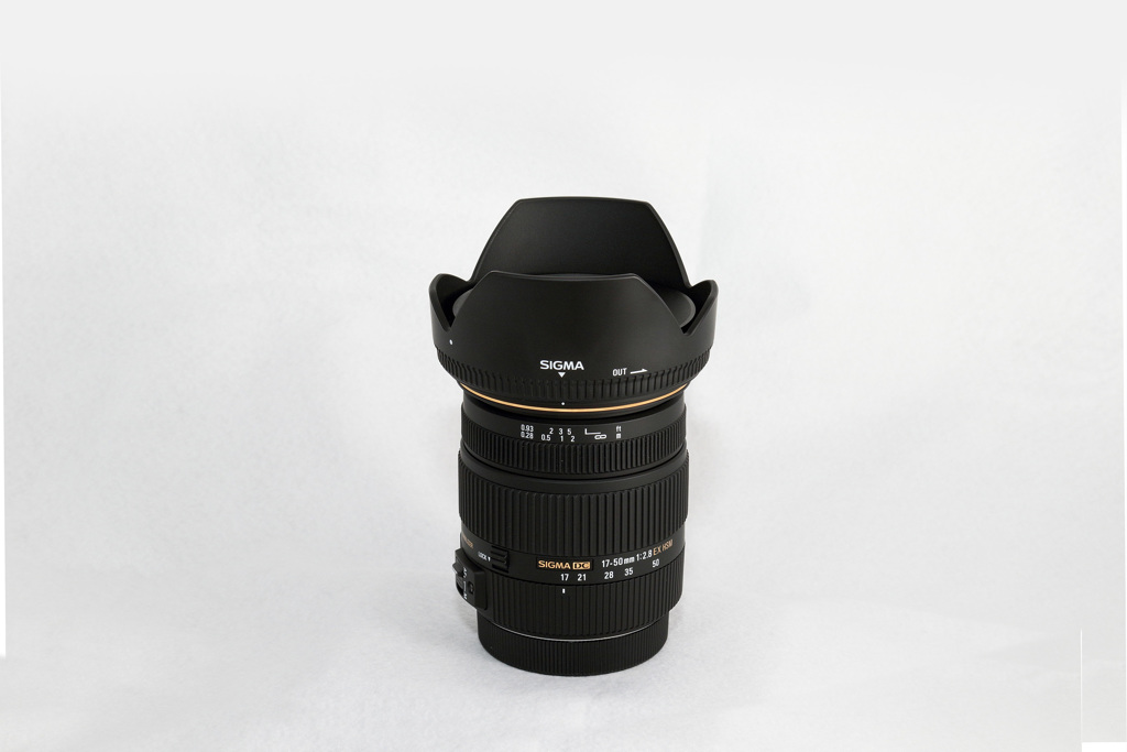 SIGMA 17-50mm F2.8 EX DC OS