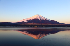 夜明けの富士山