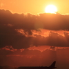  夕空と雲と飛行機