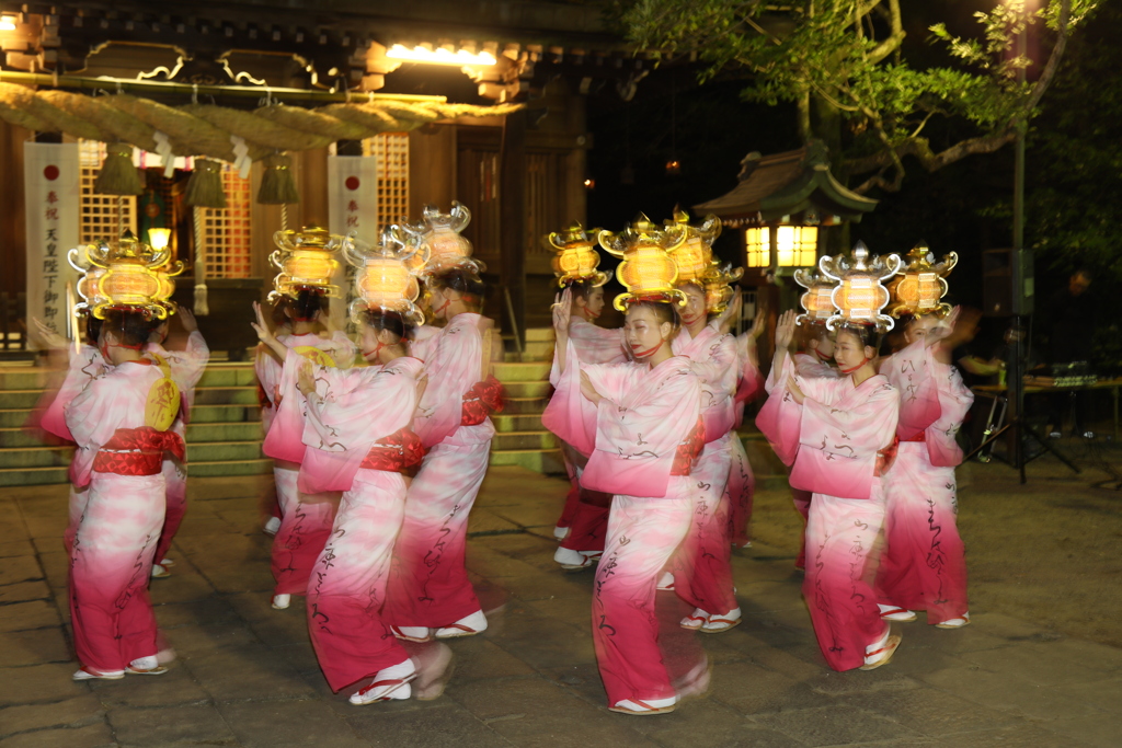奉納灯籠踊り