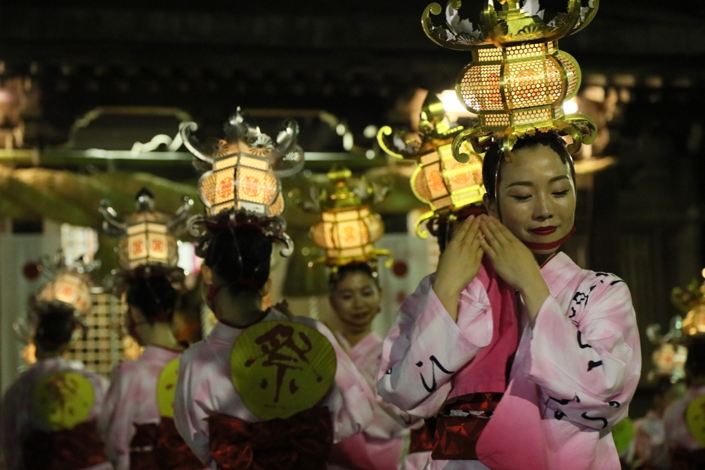 奉納灯籠踊り