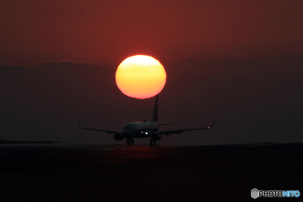 夕日と飛行機