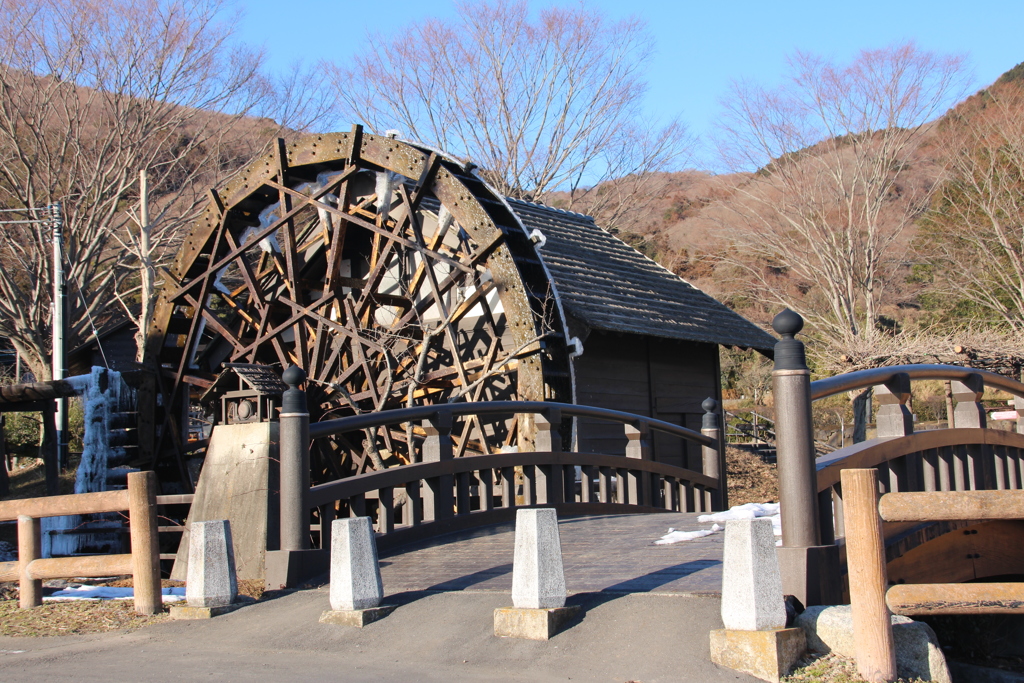 冬の水車１