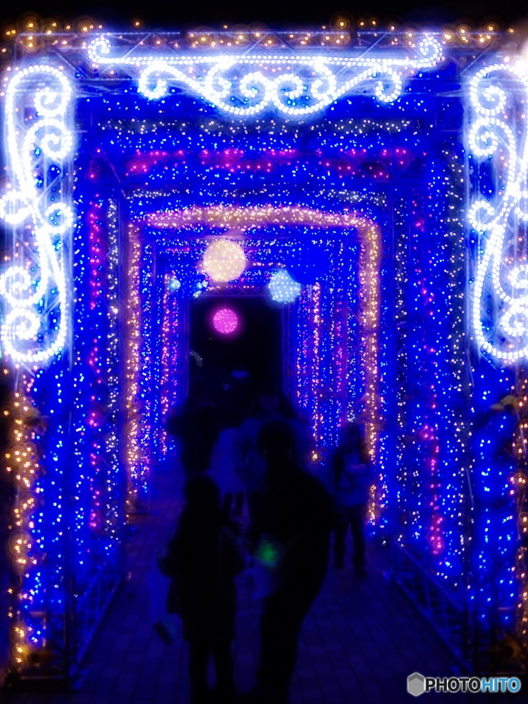 トンネルの向こうには