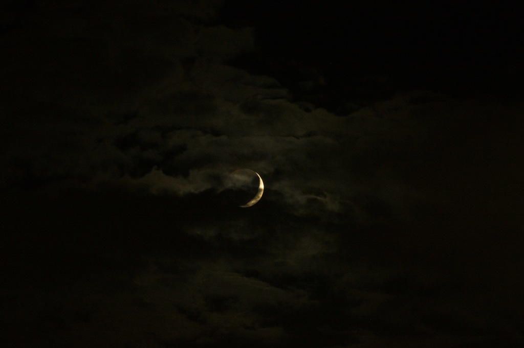 雲と三日月