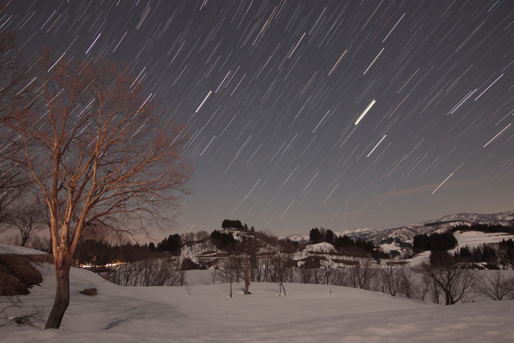 雪山と星