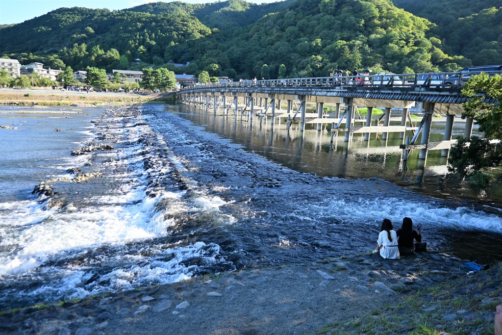 川辺に