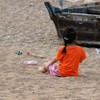 砂浜の少女