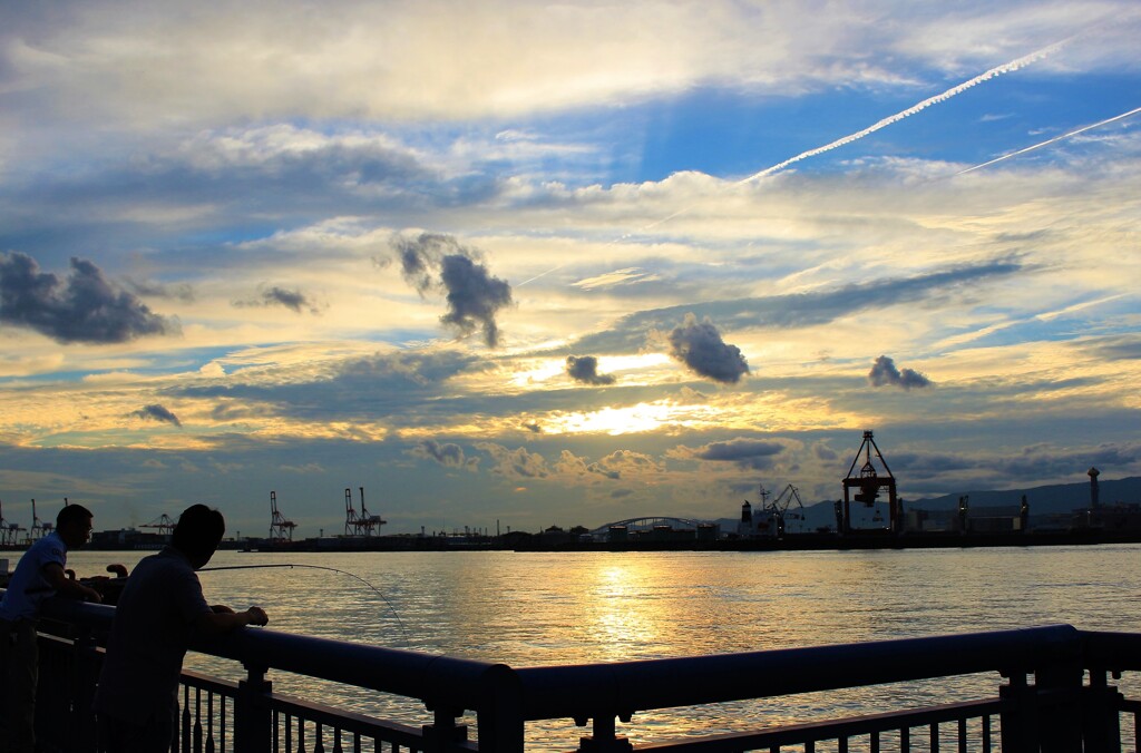 港の夕暮れ
