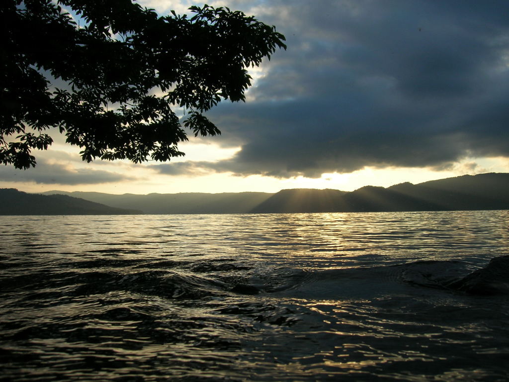 屈斜路湖　夕暮れ