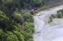 C11227が30Kmポスト付近を行く