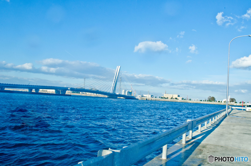 海と橋