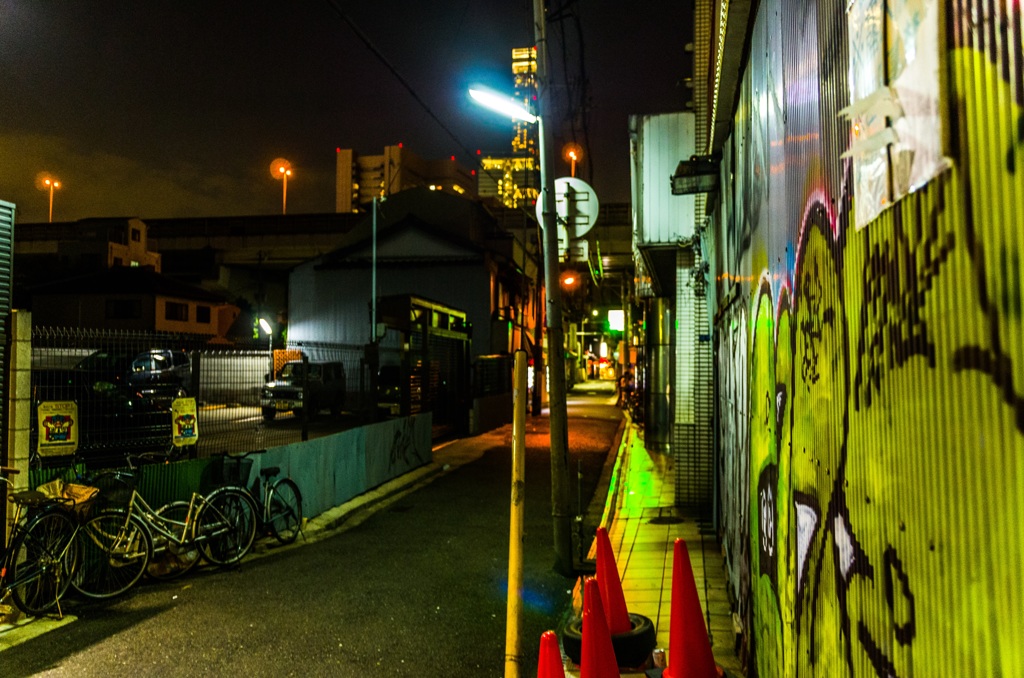 飛田本通商店街からのハルカス