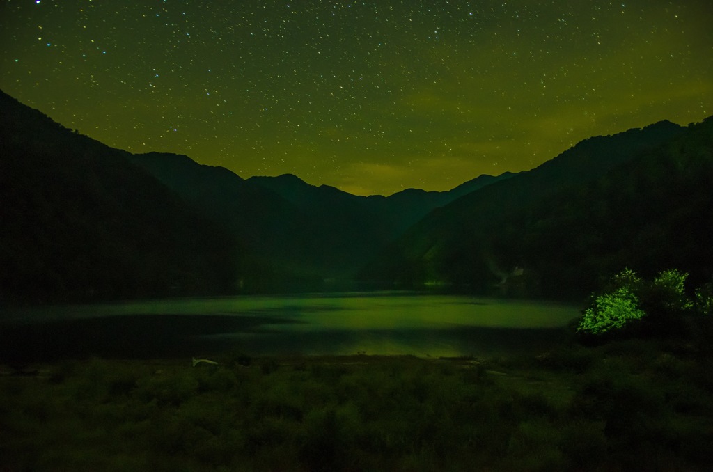 白水湖畔からの星空