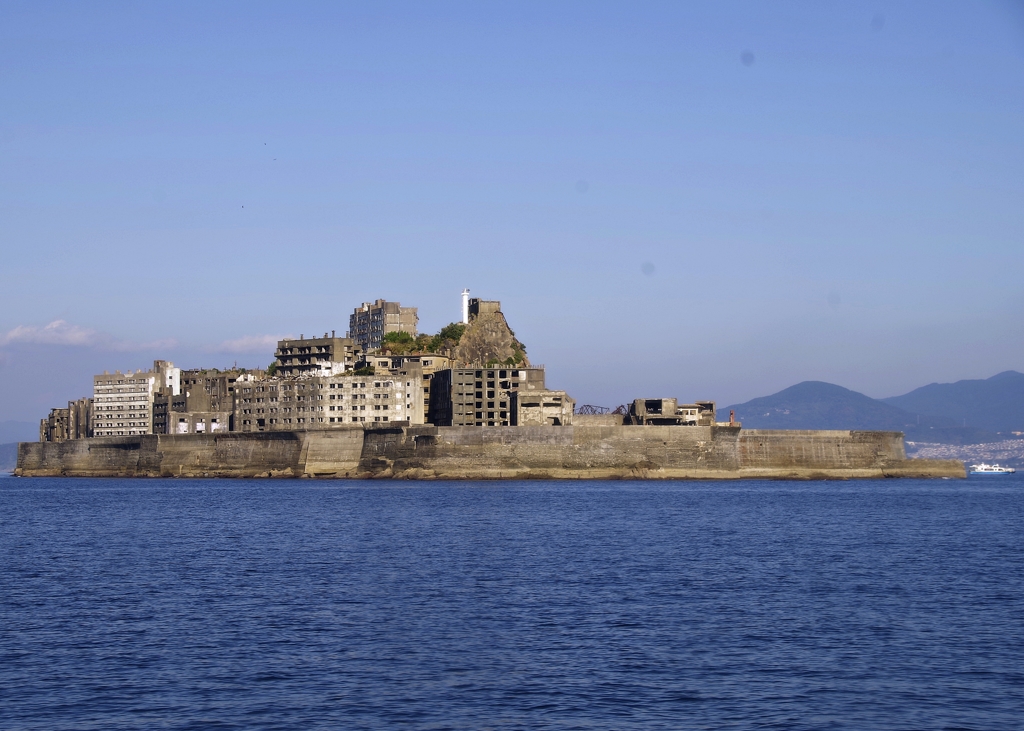 長崎にうかぶ軍艦