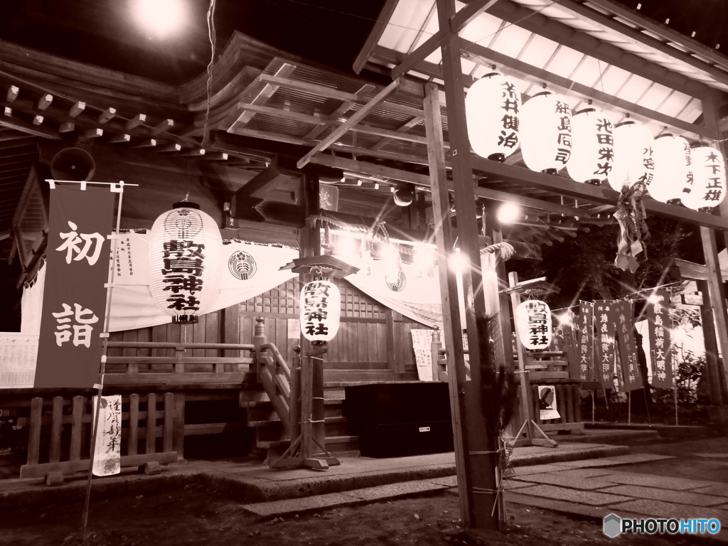 ノスタルジックな夜の神社 By うなぎさん Id 写真共有サイト Photohito
