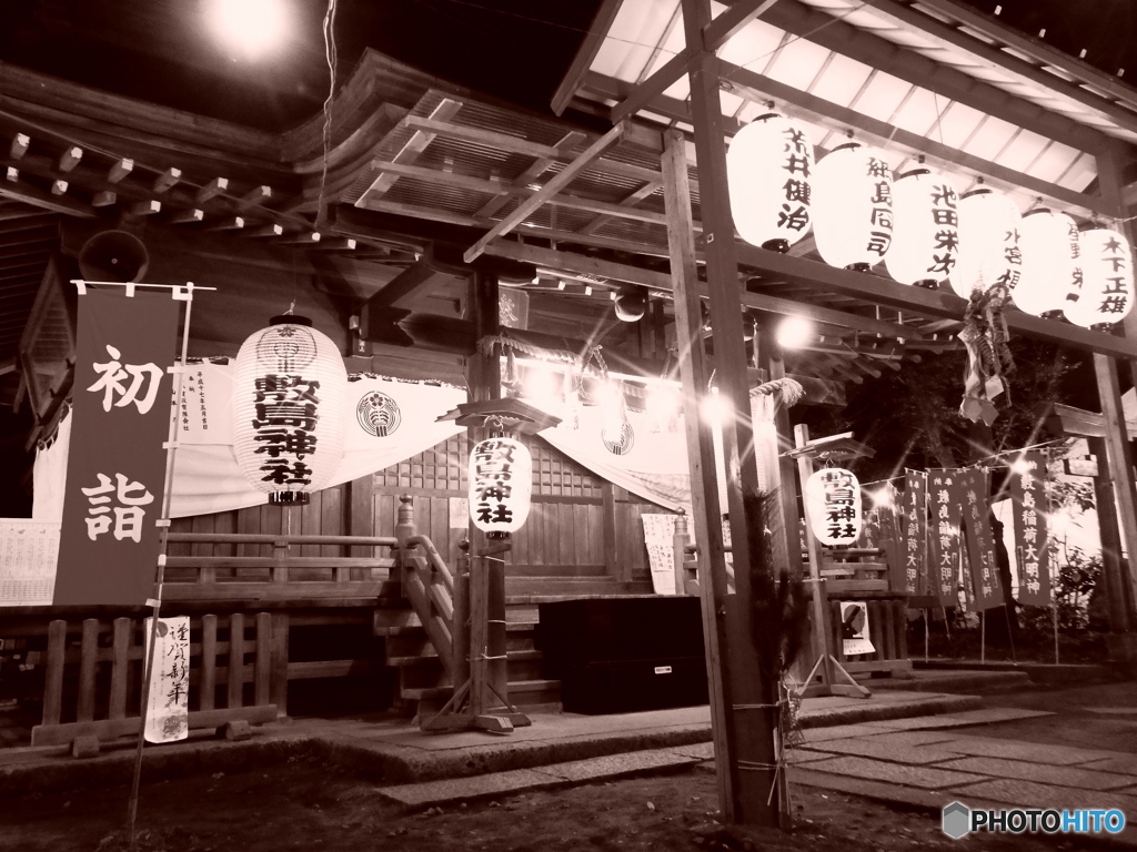 ノスタルジックな夜の神社