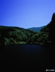 粟ヶ岳中央登山道入口貯水池