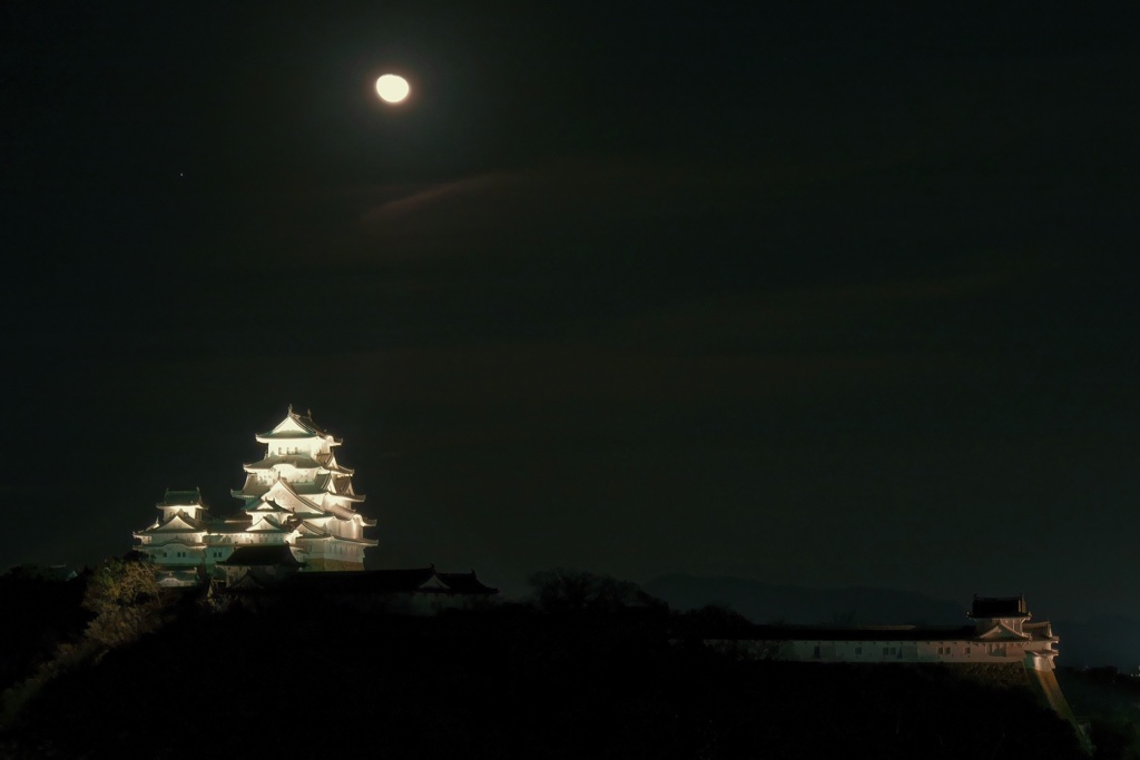 月と姫路城04c（DSC00650ct2）