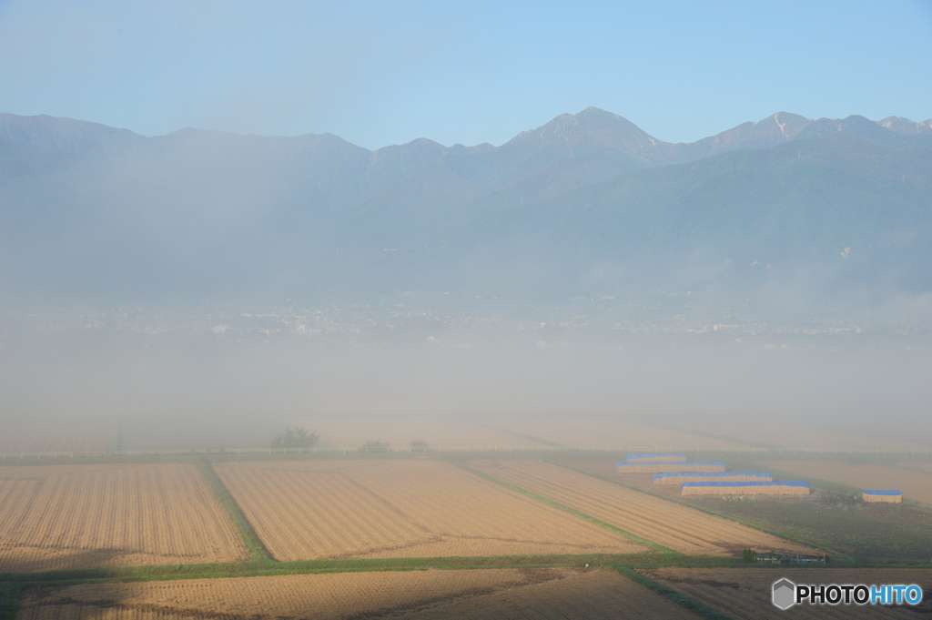 霧の朝の風景　D70_9161