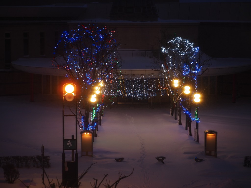 土曜日16:30無人の駅前