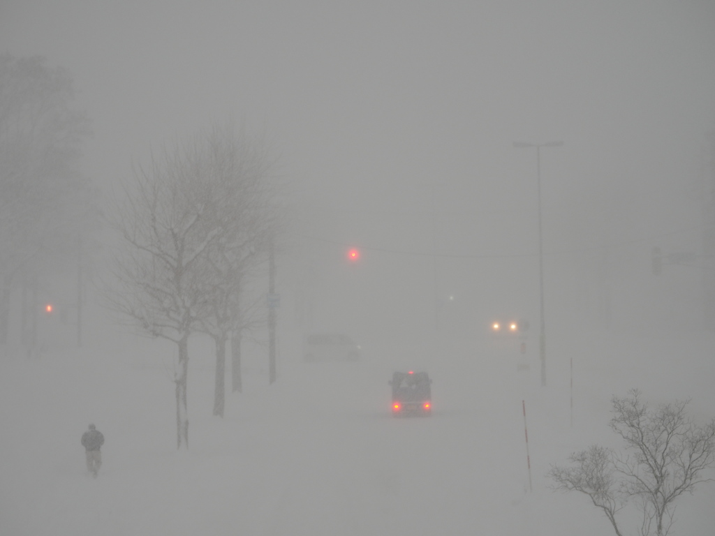雪が降る町