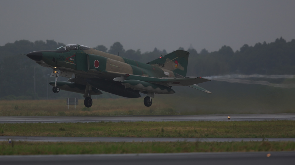 百里基地 雨。