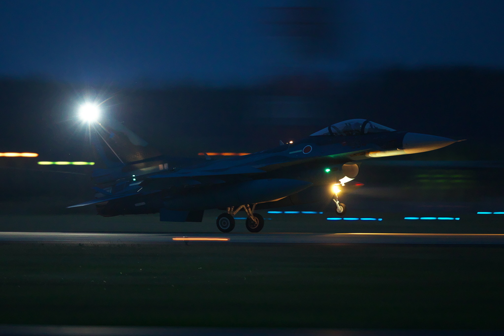 百里基地 F-2