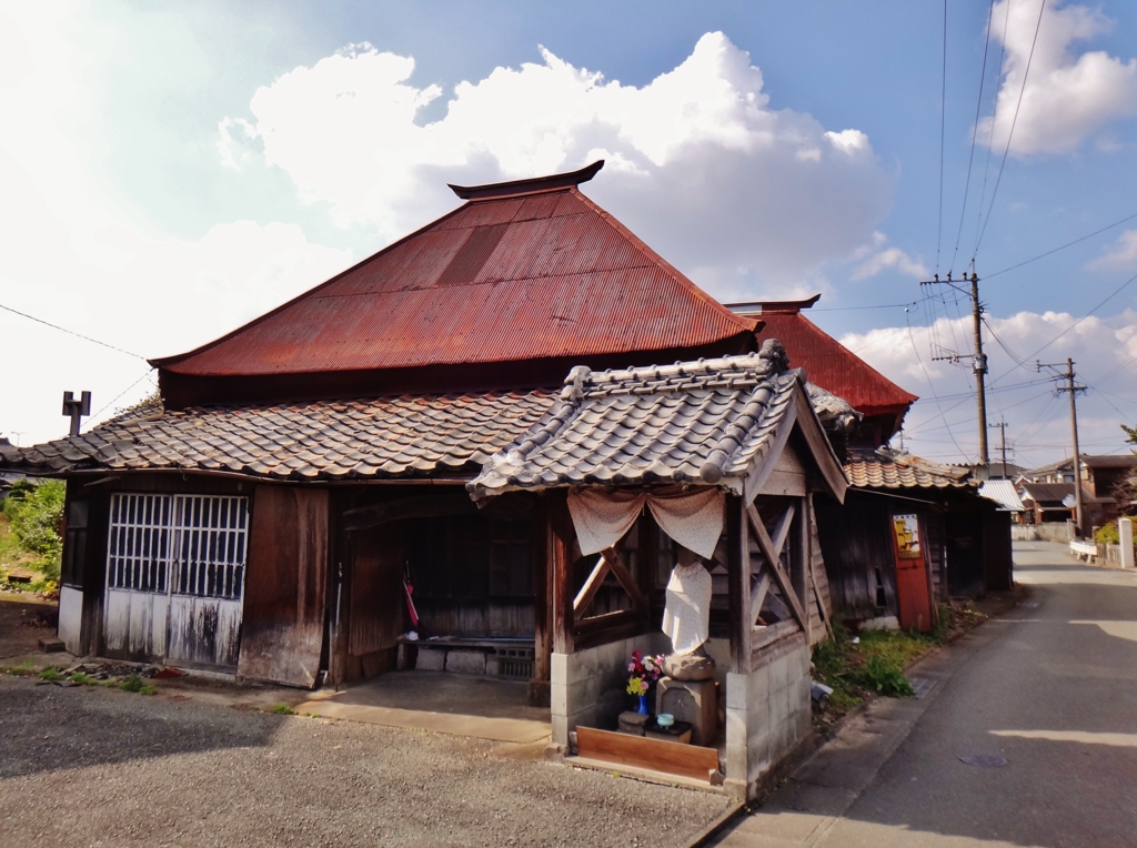 第三千四百三十二作　「やけになつかしい　お地蔵さまに　手を合はす」　福岡県柳川　