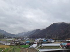 第二千三百七十二作　「村から村へ　旅の氷雨に　打たれてゆくか」　徳島県上板