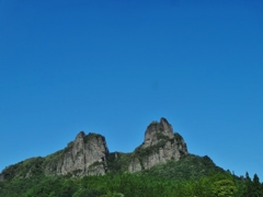 第千五百七十六作　　「晴れきつた　岩山越へて　上州の空」　長野県軽井沢