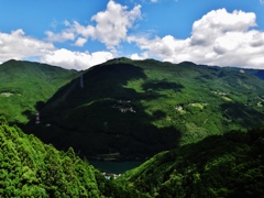 第千五百十六作　　「はつきり山に　雲影が　この夏の証しとして」　静岡県瀬尻　