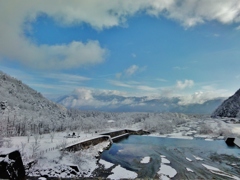 第三千八十一作　「新雪を　踏みて掴みて　あの山なみ」　長野県白馬