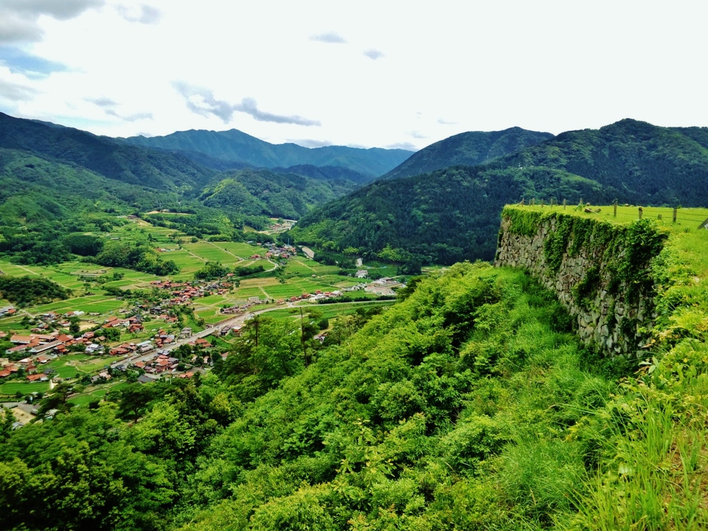 第三千二百五十四作　「城跡じつとり　重たい風で」　島根県津和野